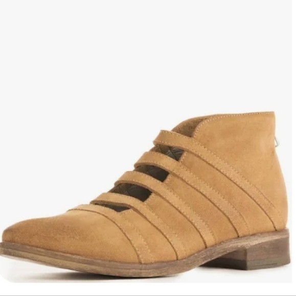 Free People Women Swept AwayLeather Back Zip Pointed Toe shoes boots sz 8.5 - Picture 1 of 16